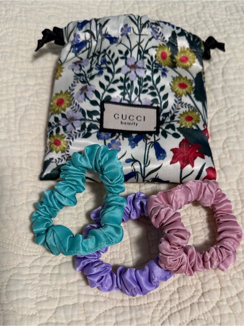 Gucci Beauty small dust bag with three unbranded Scrunchies!